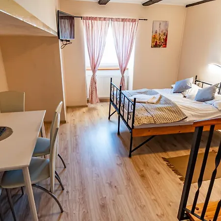 Gæstehus A Restaurace Adria Ii